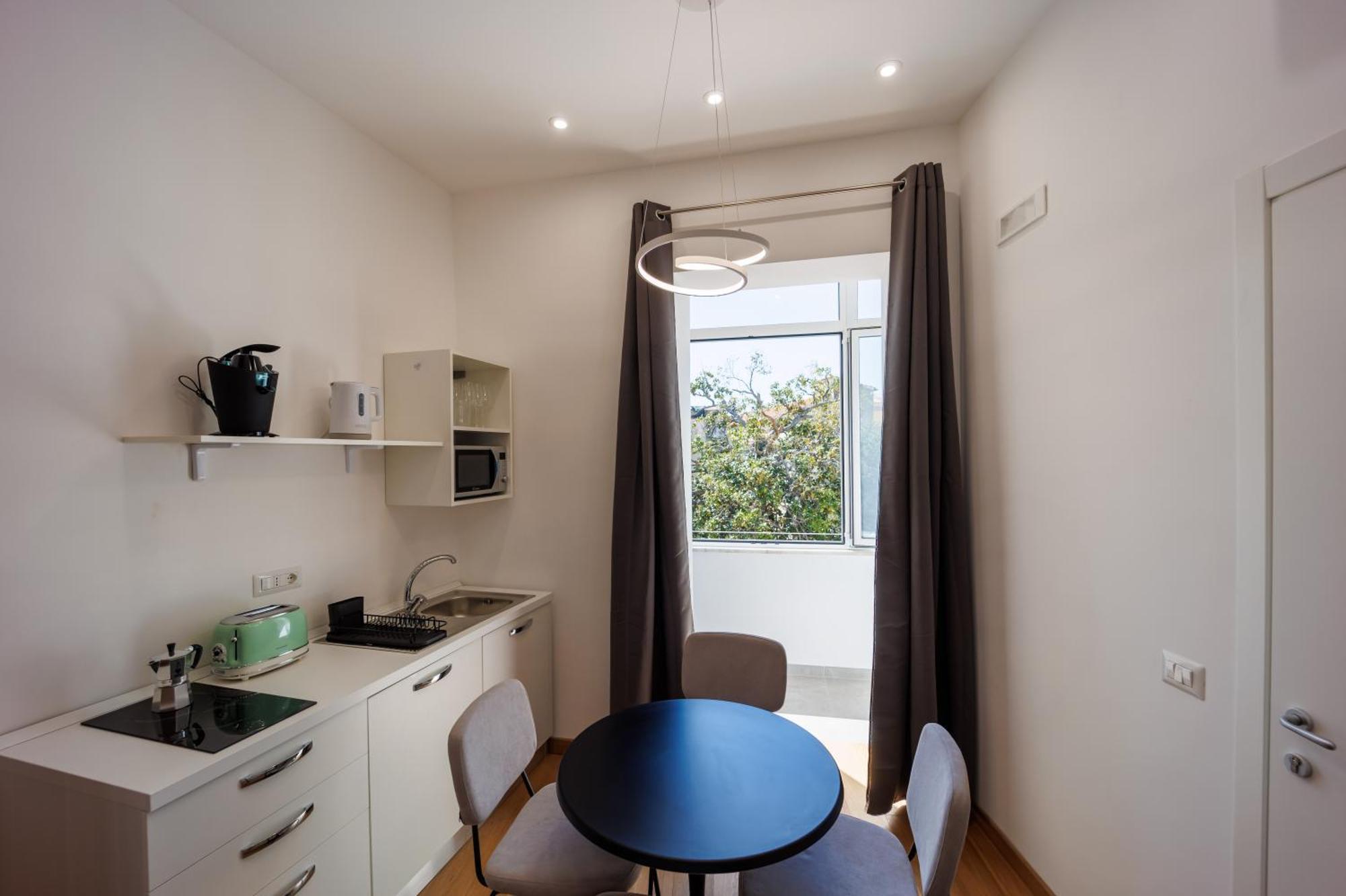 Appartement House In Decumani Yellow By Houseinnaples *