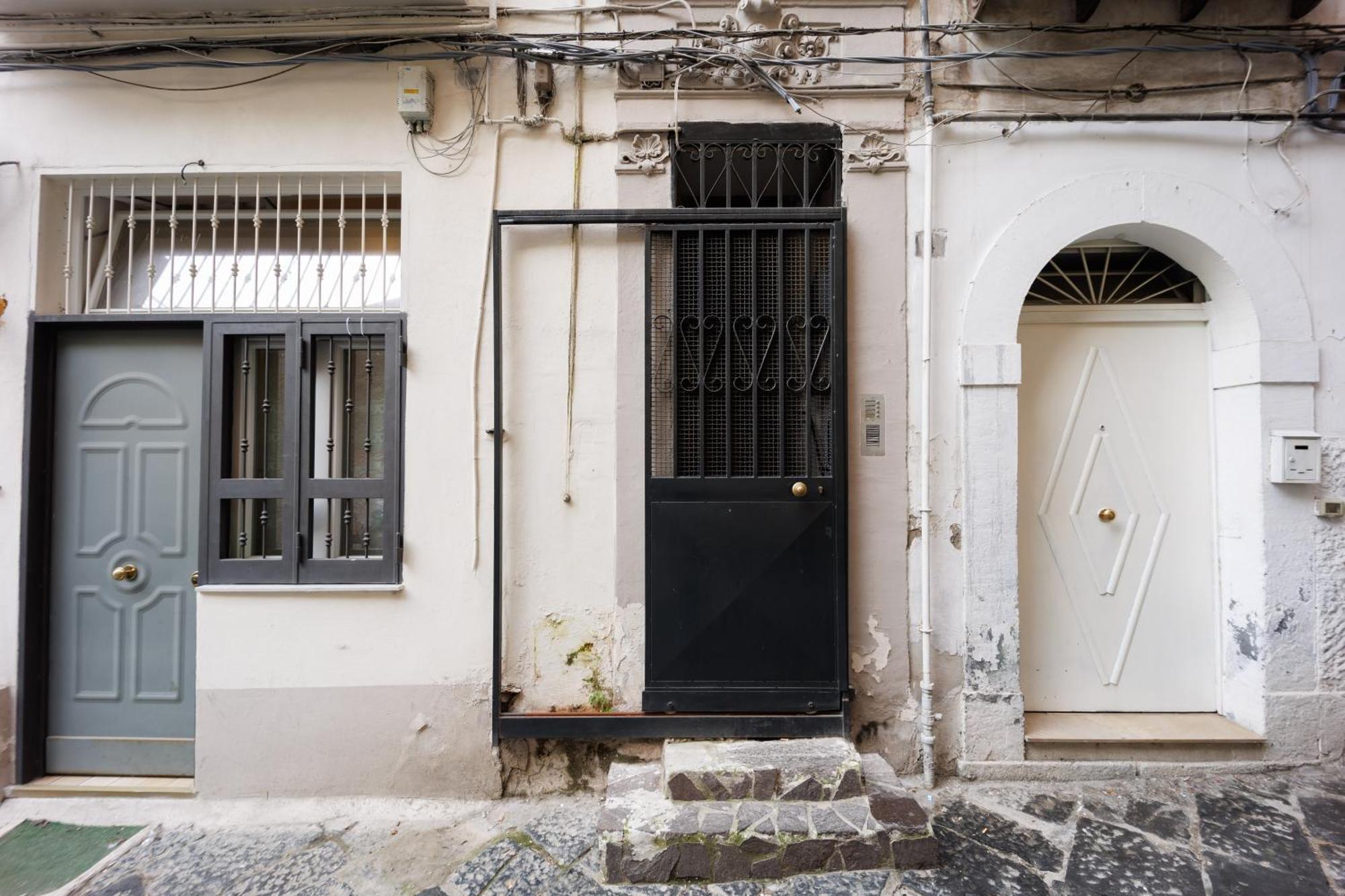 House In Decumani Yellow By Houseinnaples