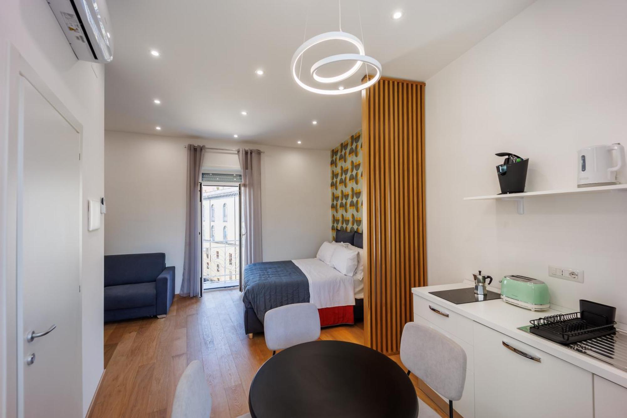 Appartement House In Decumani Yellow By Houseinnaples