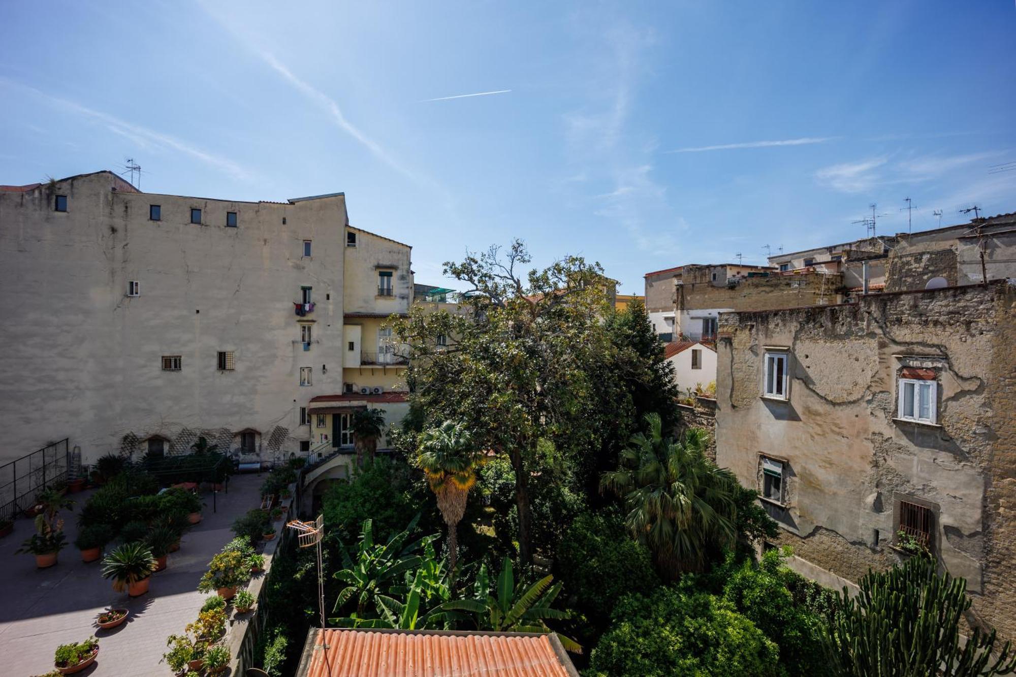Appartement House In Decumani Yellow By Houseinnaples Naples